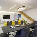 Βίλα Luxury Luni With Big Private Pool And Hot Tub In Medulin Πούλα