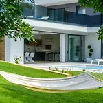 Luxury Luni With Big Private Pool And Hot Tub In Medulin * Pula