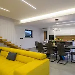 Luxury Luni With Big Private Pool And Hot Tub In Medulin Βίλα Πούλα