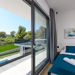 Luxury Luni With Big Private Pool And Hot Tub In Medulin