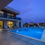 فيلة Luxury Luni With Big Private Pool And Hot Tub In Medulin