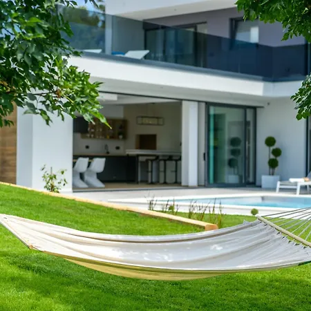 Luxury Luni With Big Private Pool And Hot Tub In Medulin * بولا