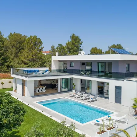 فيلة Luxury Luni With Big Private Pool And Hot Tub In Medulin *